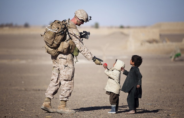 Soldier with children-36785-2
