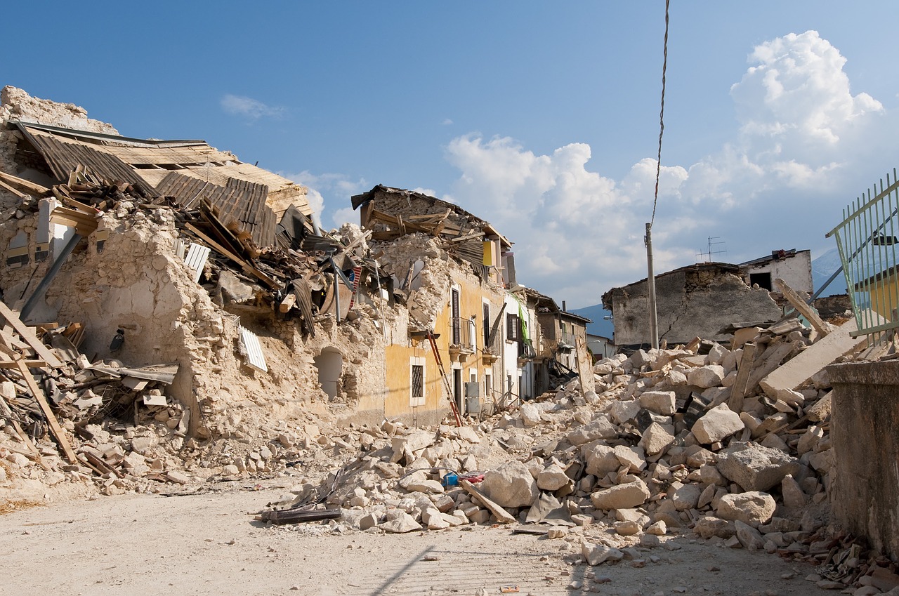 earthquake rubble-1665878_1280